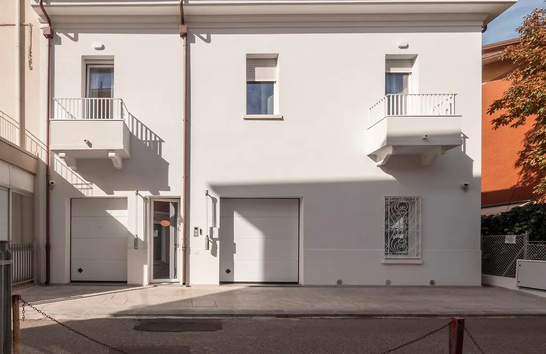 Zuara9Room Rimini-1